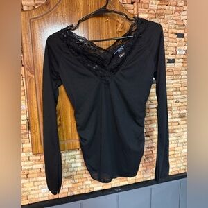 Vintage Y2K Delia*s rouched sides lace and sequined V-neck long sleeve top sz M